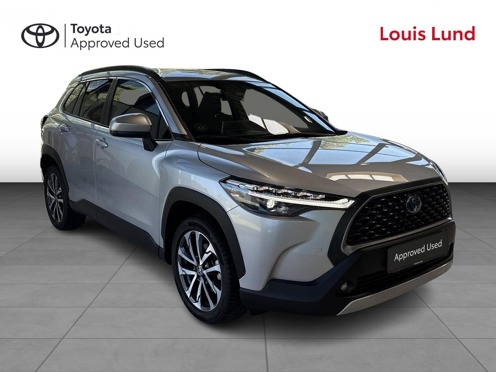 Sølv Toyota Corolla Cross fra 2023