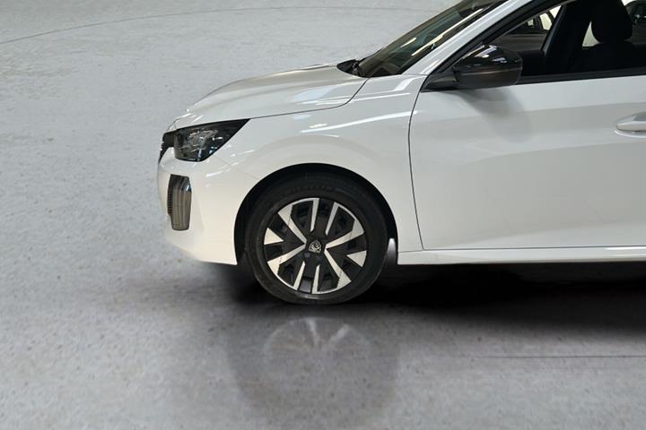 Hvid Peugeot e-208 fra 2025