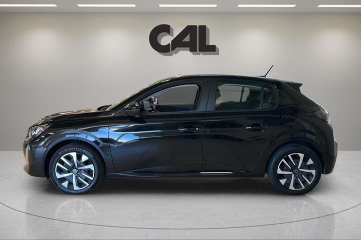 Sort Peugeot e-208 fra 2025