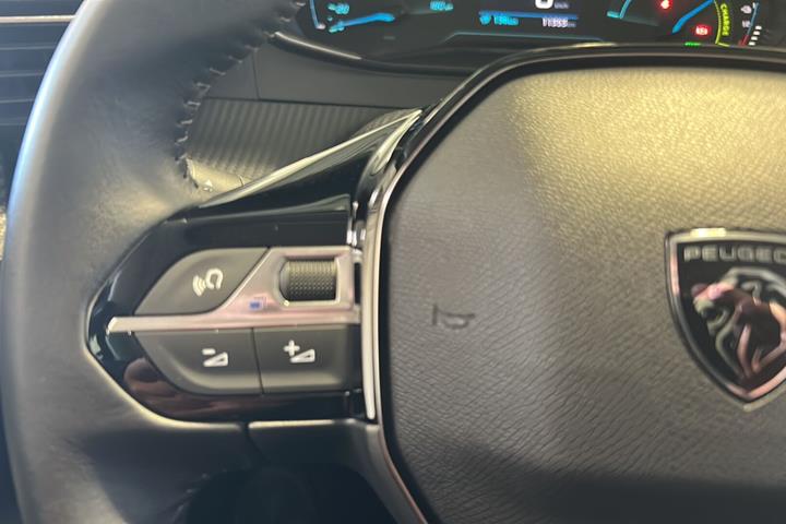 Sort Peugeot e-208 fra 2025