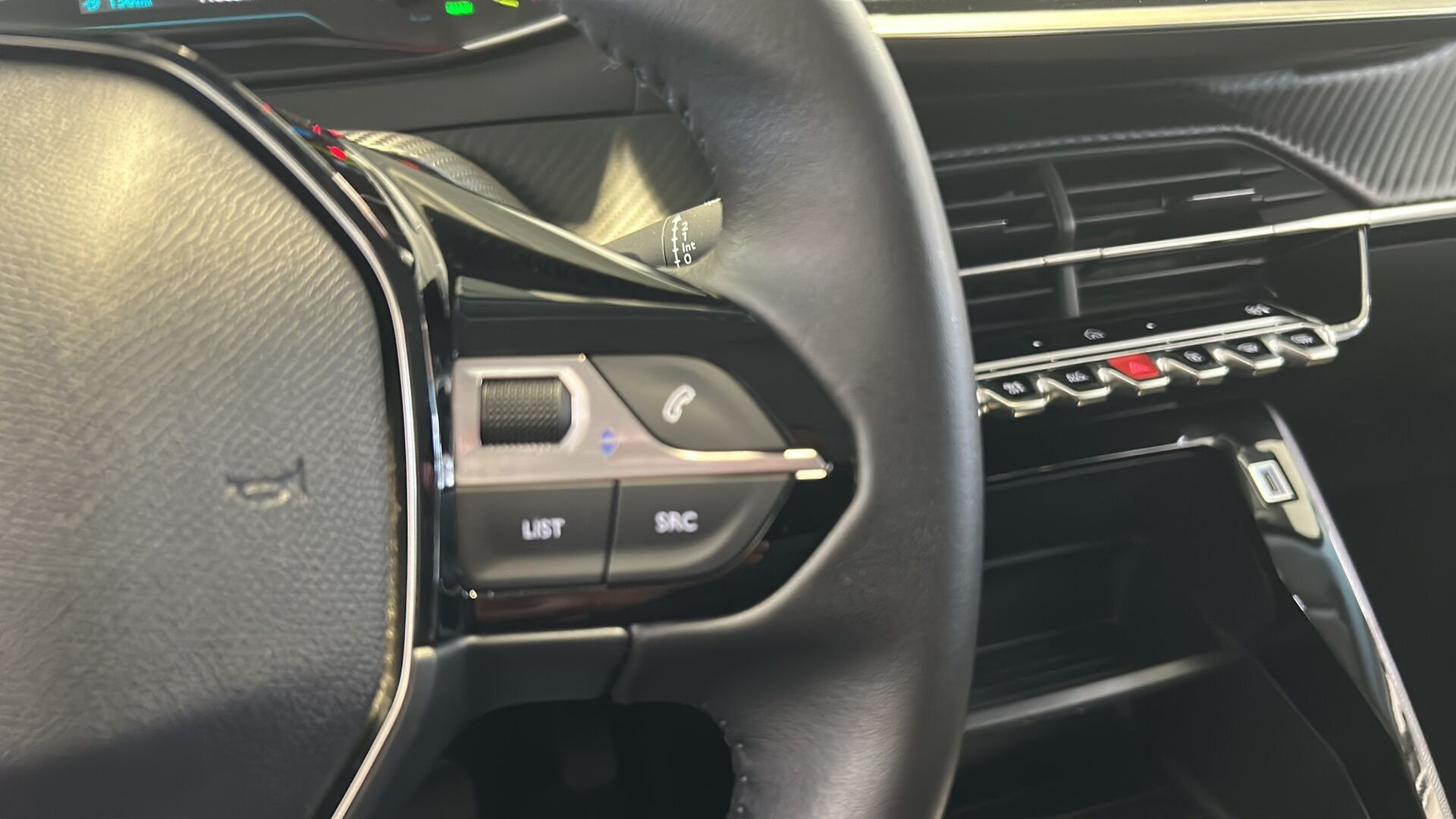 Sort Peugeot e-208 fra 2025