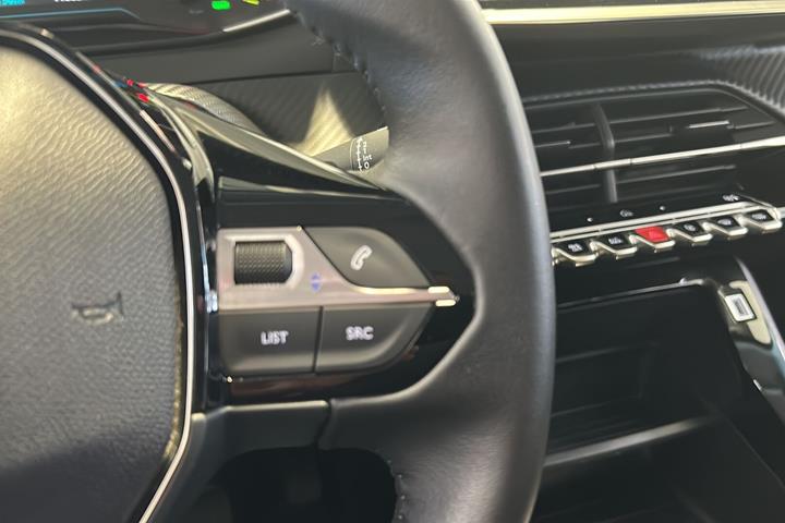 Sort Peugeot e-208 fra 2025