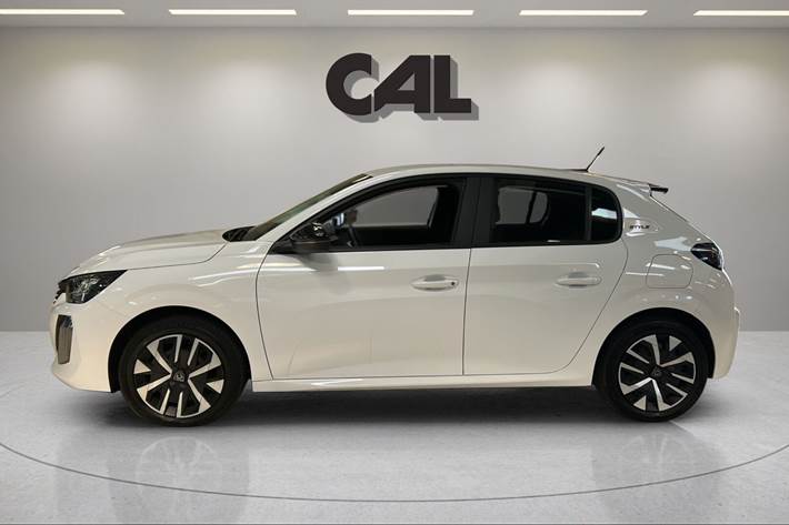 Hvid Peugeot e-208 fra 2025
