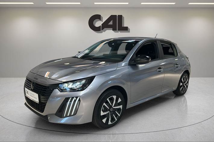 Grå Peugeot e-208 fra 2025