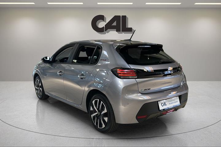 Grå Peugeot e-208 fra 2025