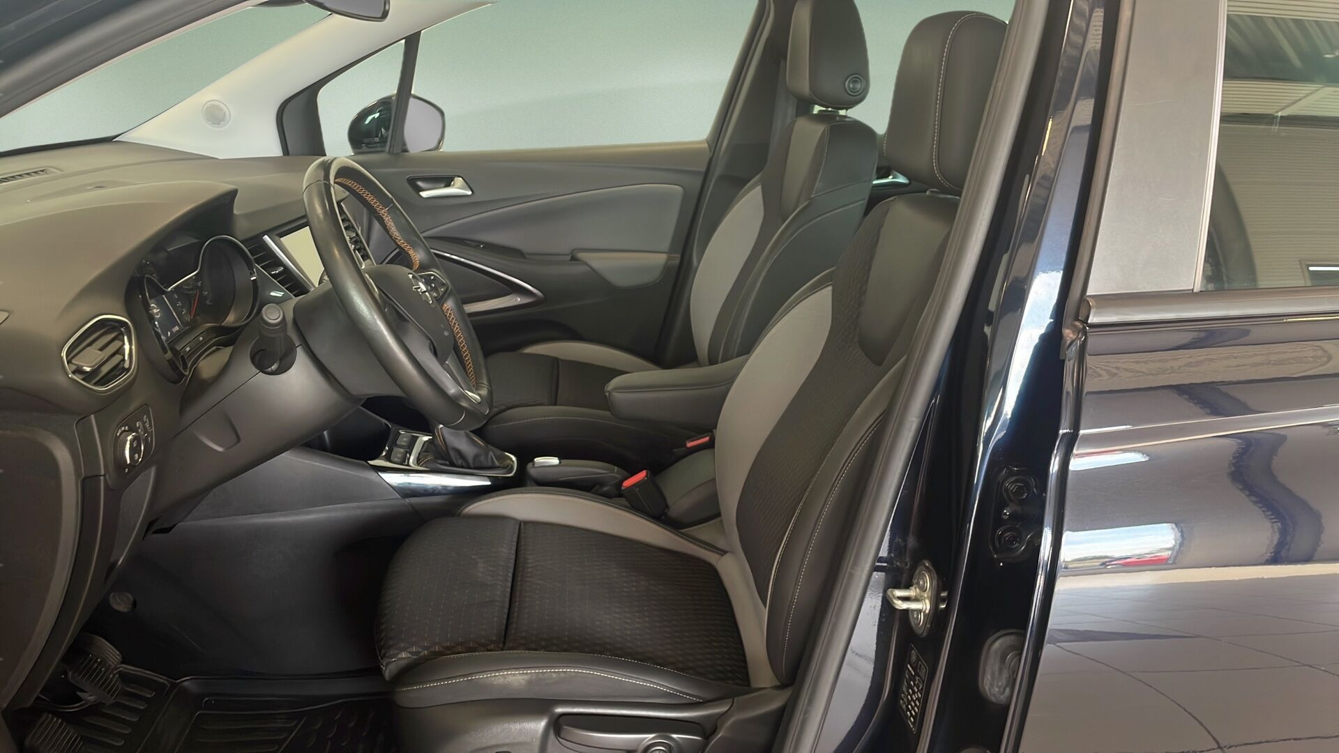 Sort Opel Crossland X fra 2019