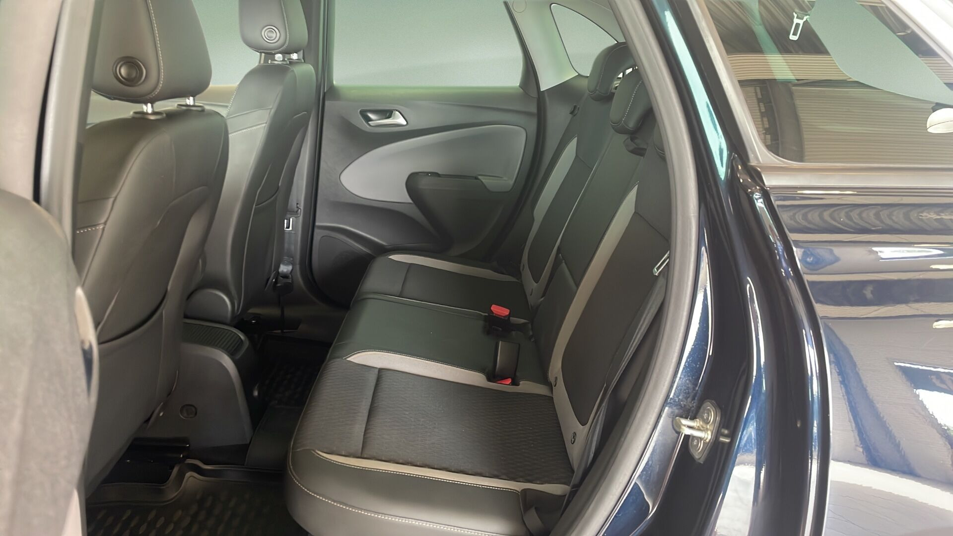 Sort Opel Crossland X fra 2019