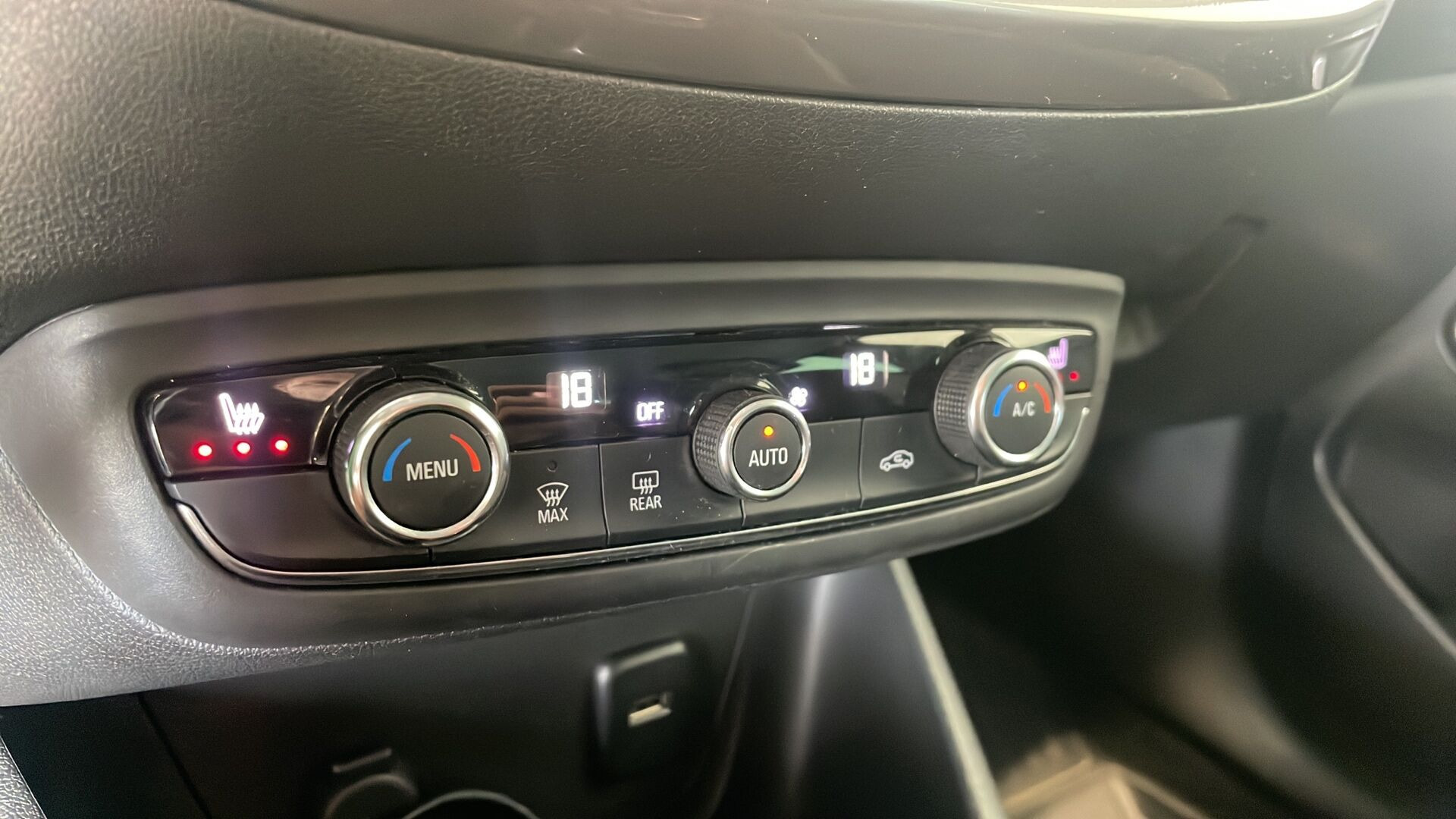 Sort Opel Crossland X fra 2019
