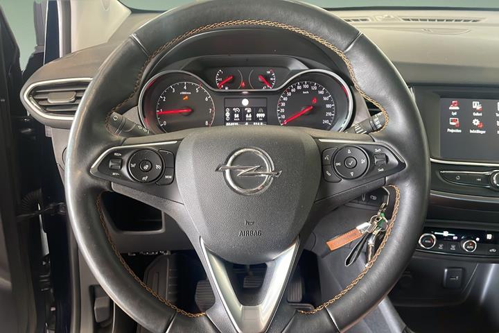 Sort Opel Crossland X fra 2019