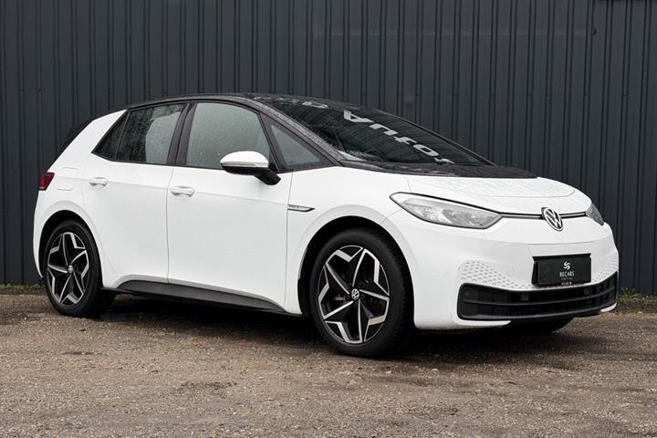 Hvid VW ID.3 fra 2023 set udefra