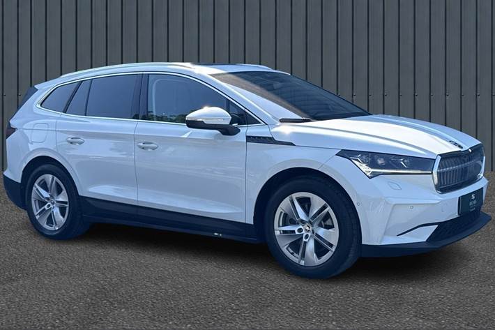 Hvid Skoda Enyaq fra 2022