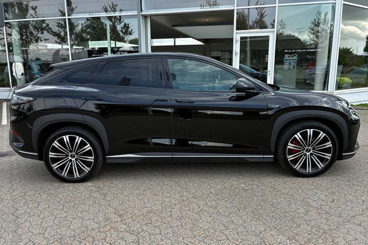 Sort BYD Sealion 7 fra 2025