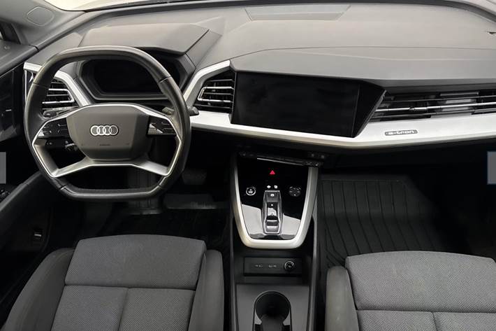 Grå Audi Q4 e-tron fra 2023