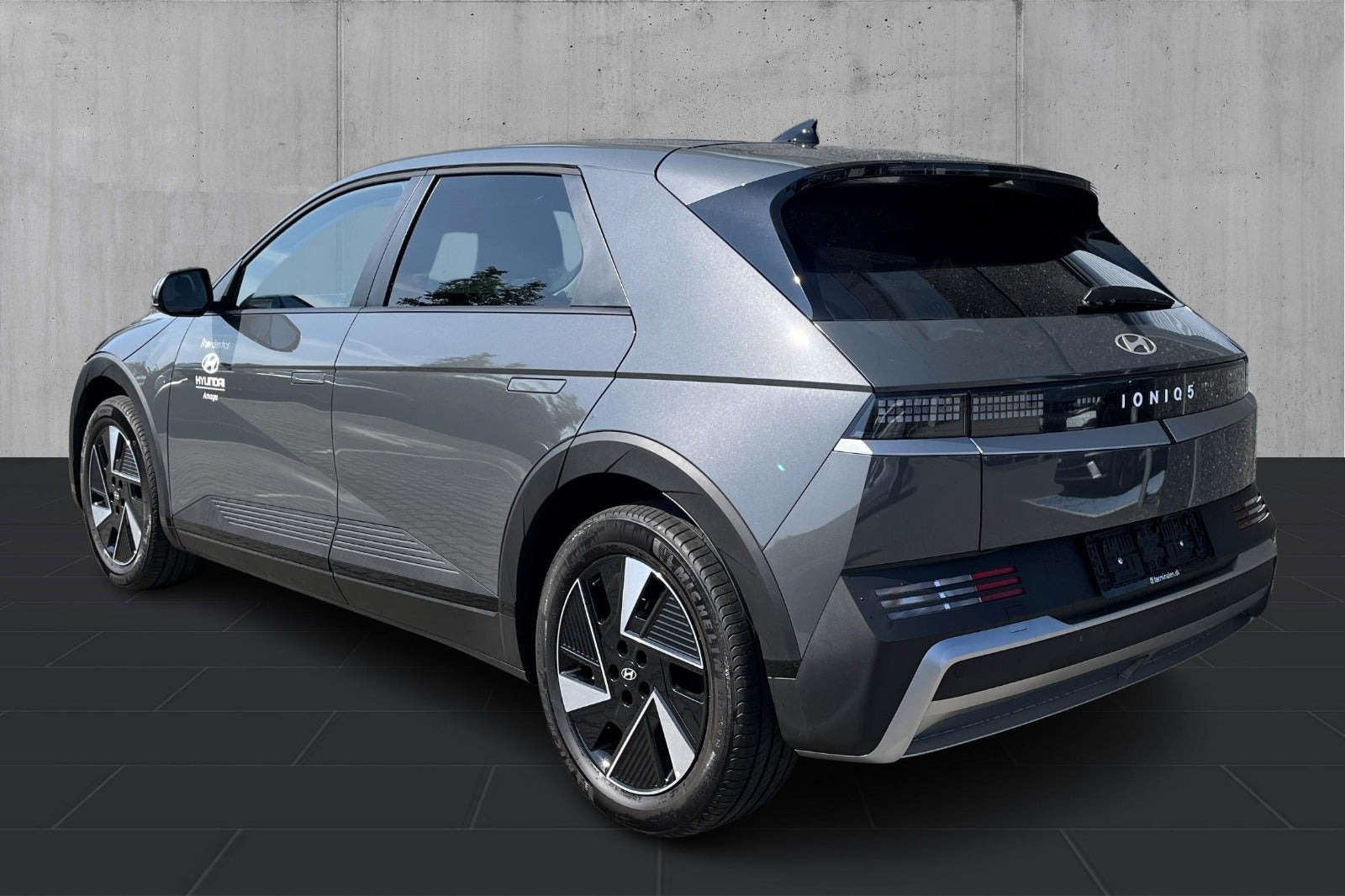 Grå Hyundai Ioniq 5 fra 2025