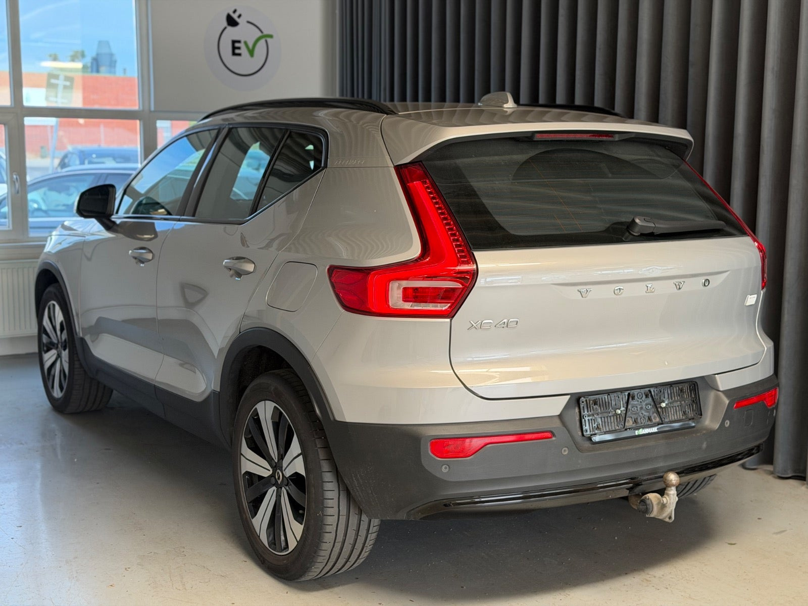 Sølv Volvo XC40 fra 2023