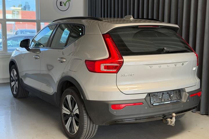 Sølv Volvo XC40 fra 2023