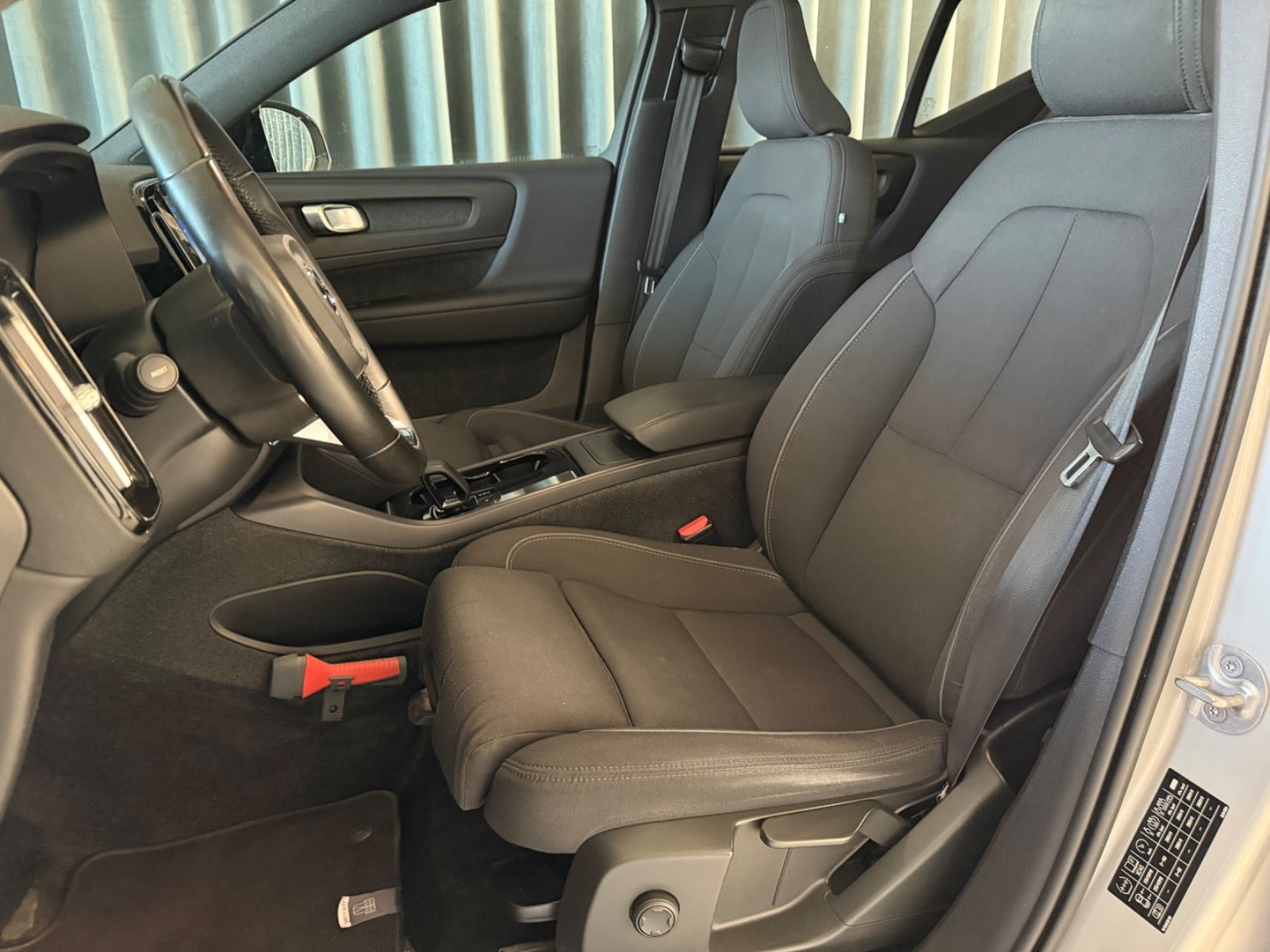 Sølv Volvo XC40 fra 2023