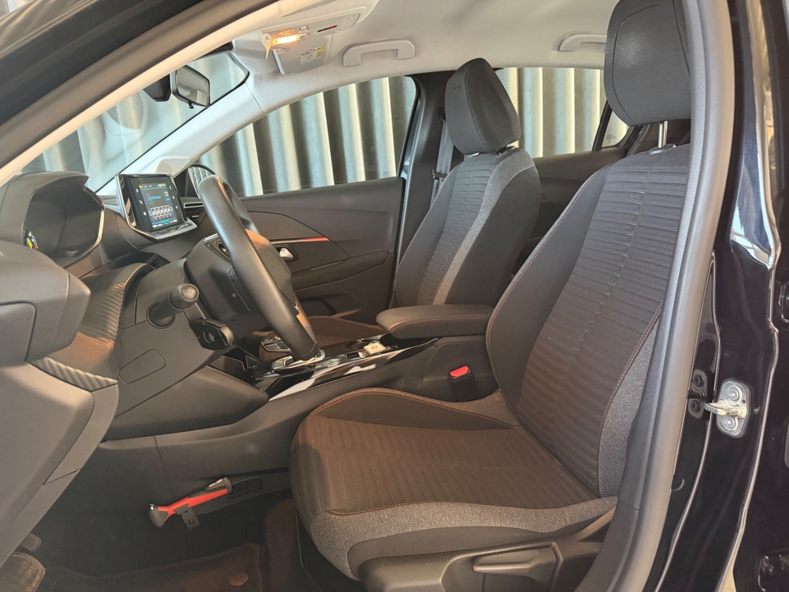 Sort Peugeot e-208 fra 2021