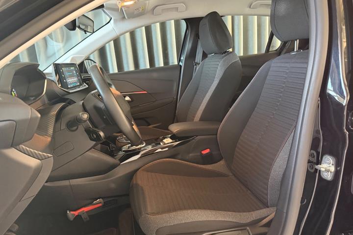 Sort Peugeot e-208 fra 2021