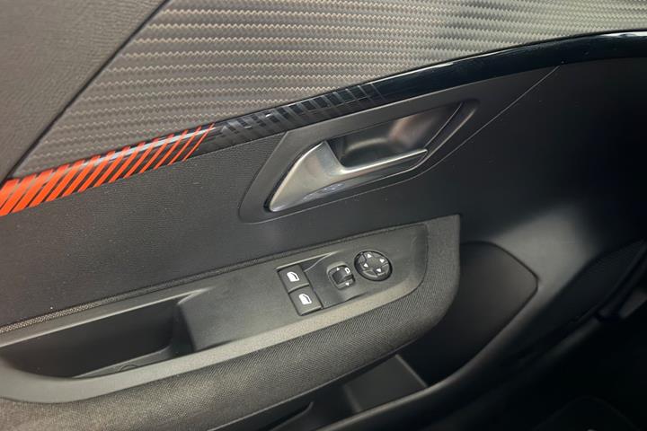 Sort Peugeot e-208 fra 2021