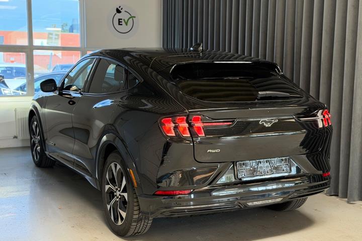 Sort Ford Mustang Mach-E fra 2022