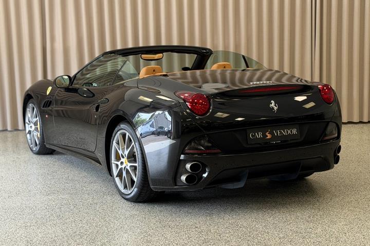 Sort Ferrari California fra 2014