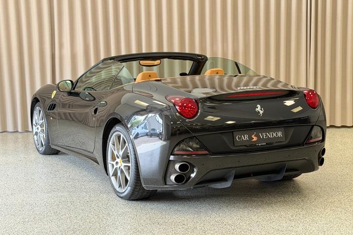 Sort Ferrari California fra 2014