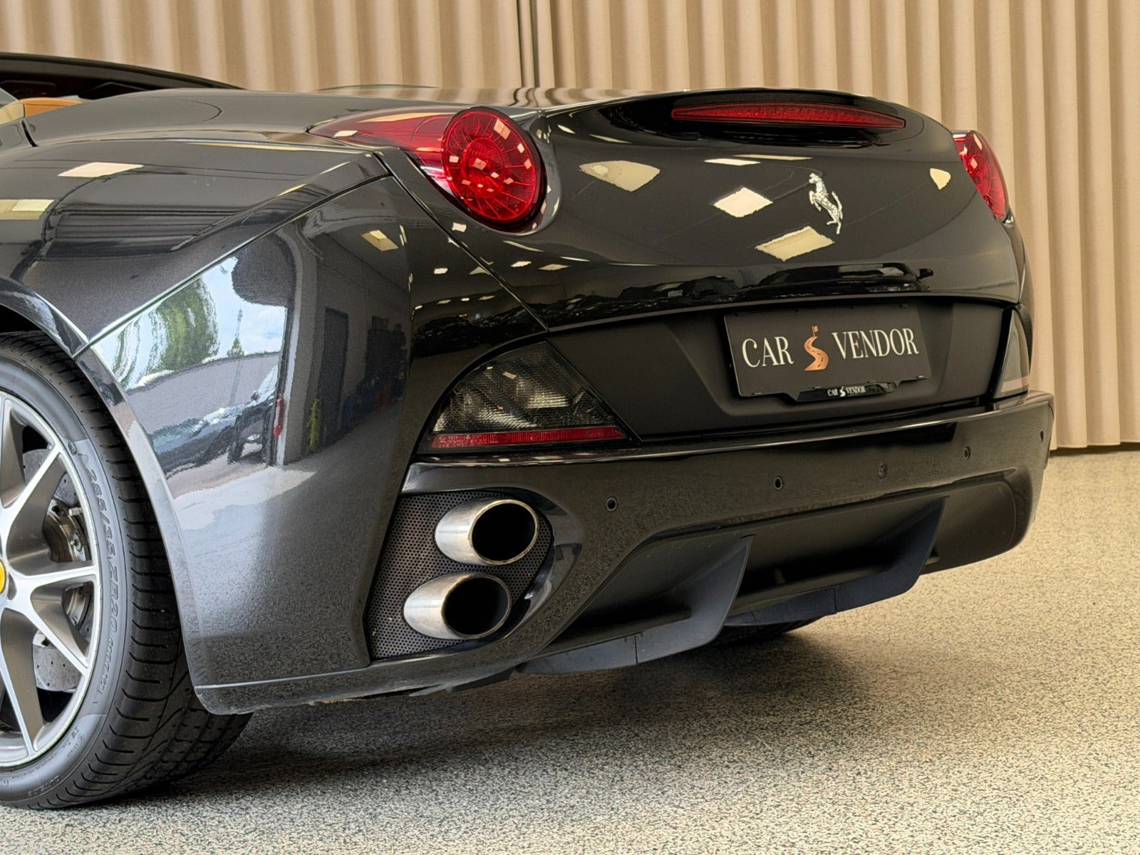 Sort Ferrari California fra 2014