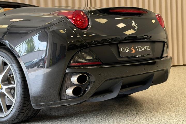 Sort Ferrari California fra 2014