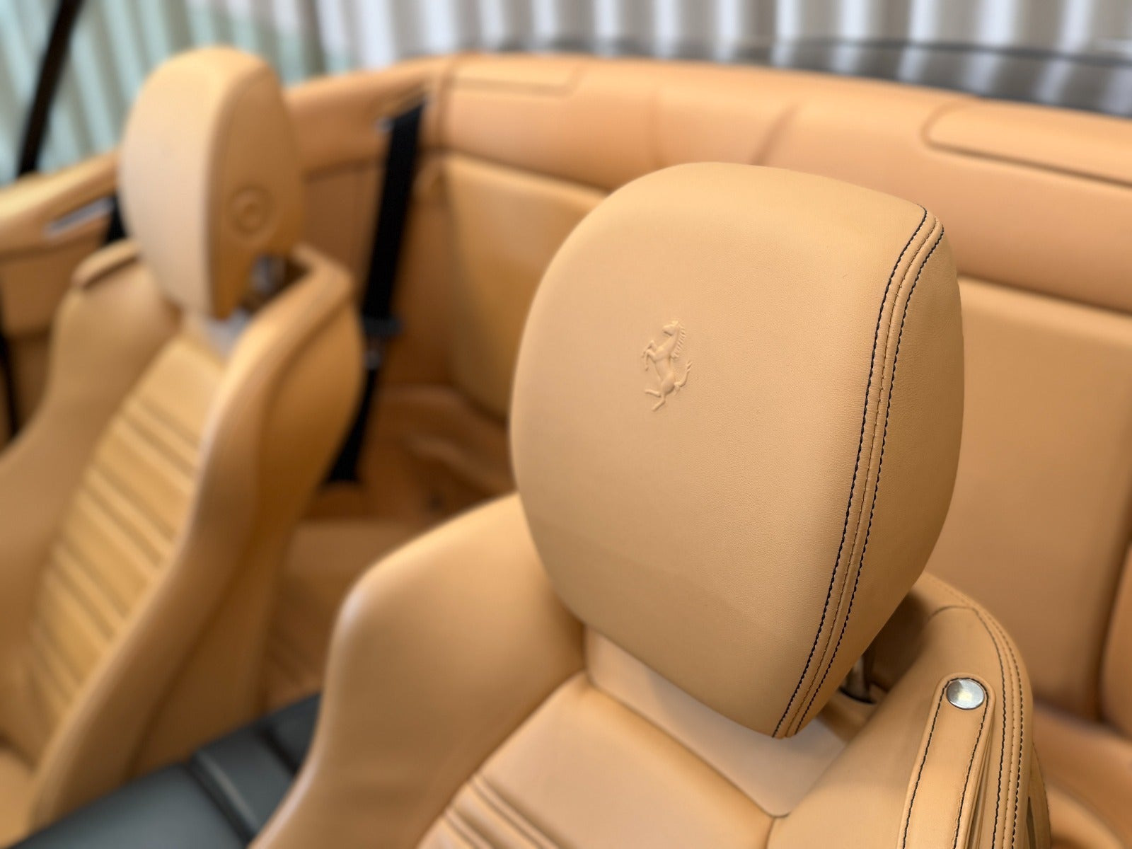 Sort Ferrari California fra 2014