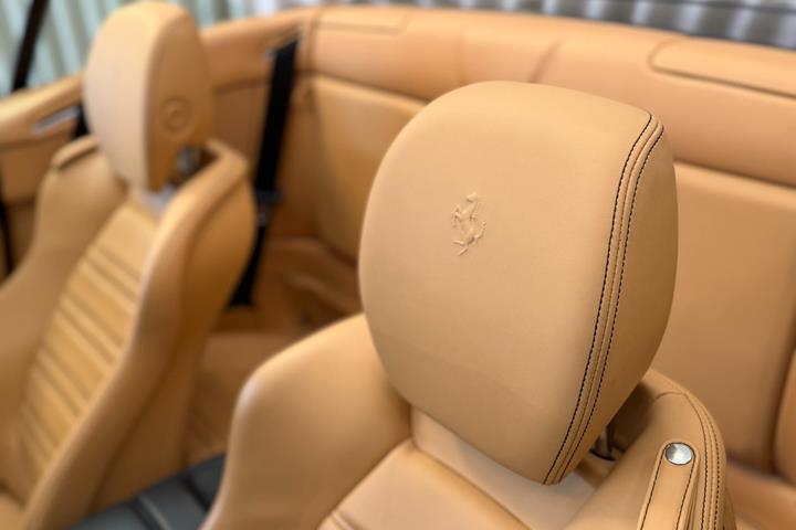 Sort Ferrari California fra 2014