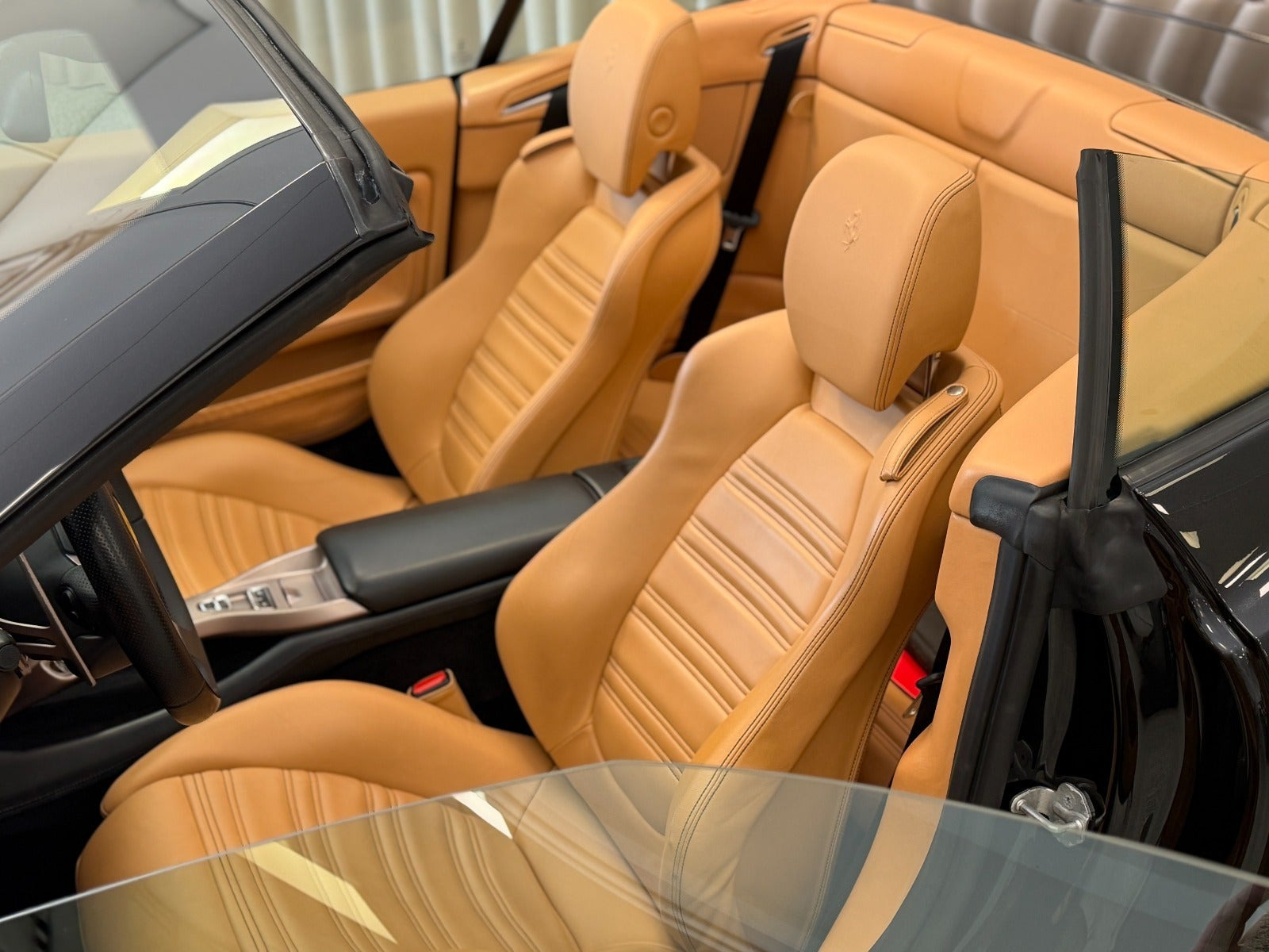 Sort Ferrari California fra 2014