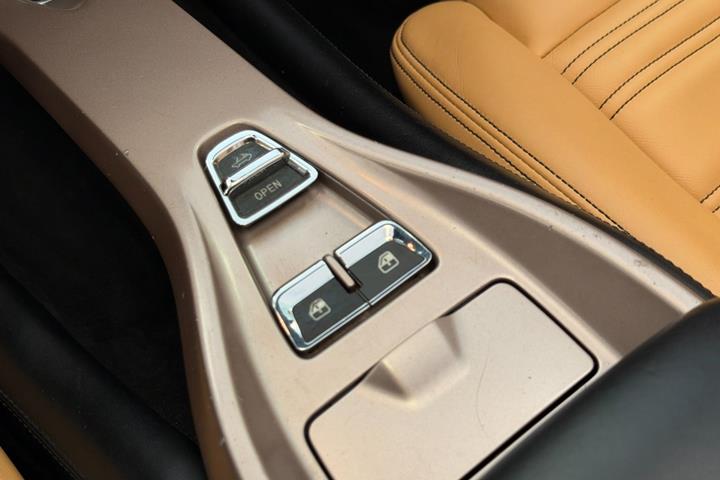 Sort Ferrari California fra 2014