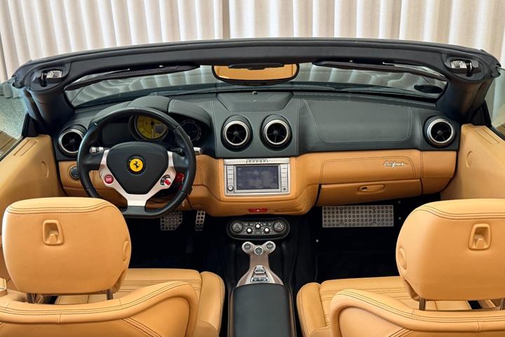 Sort Ferrari California fra 2014