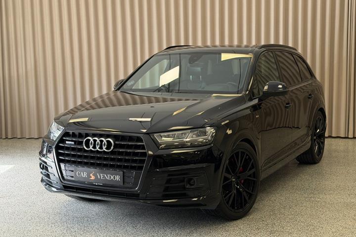 Sort Audi Q7 fra 2017 set udefra