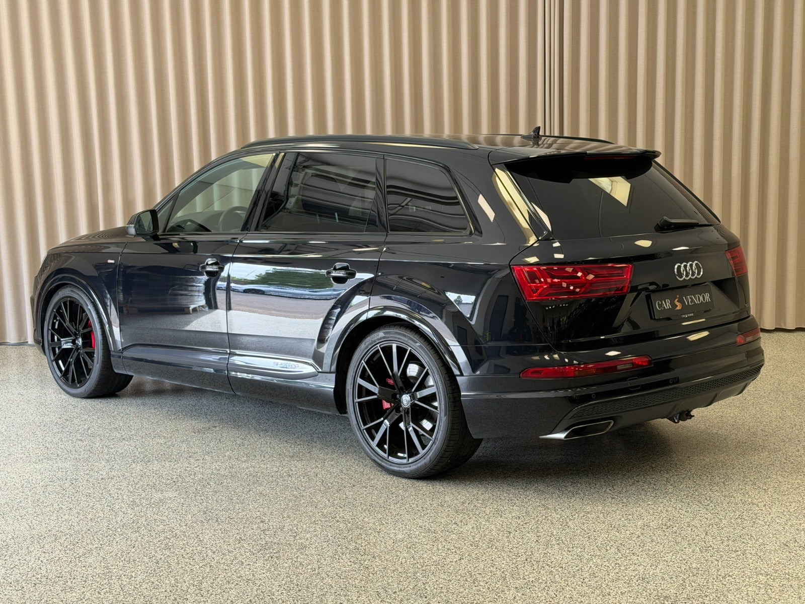 Sort Audi Q7 fra 2017