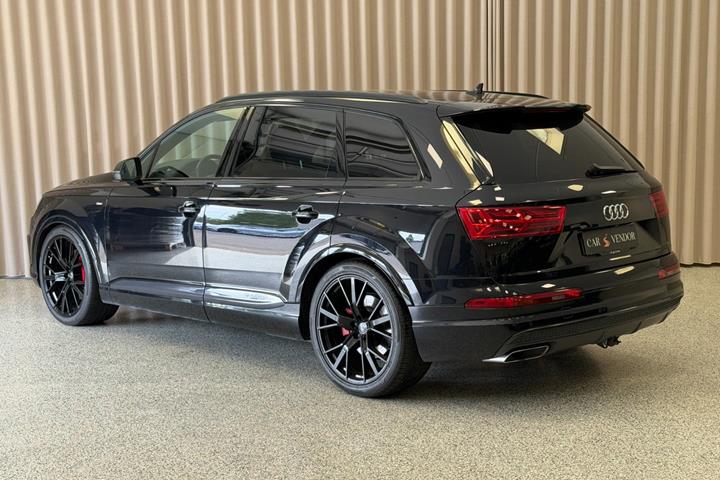 Sort Audi Q7 fra 2017