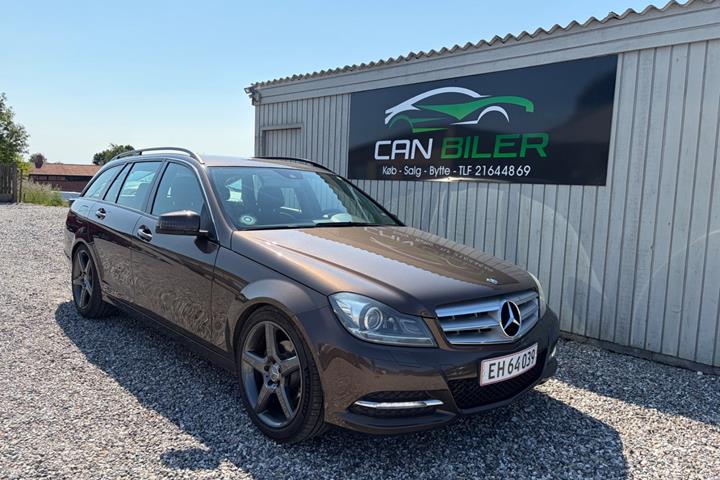 Brun Mercedes C180 fra 2014 set udefra