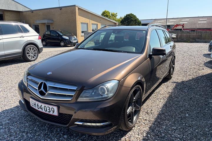 Brun Mercedes C180 fra 2014