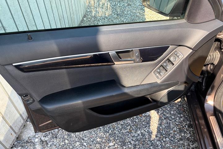 Brun Mercedes C180 fra 2014