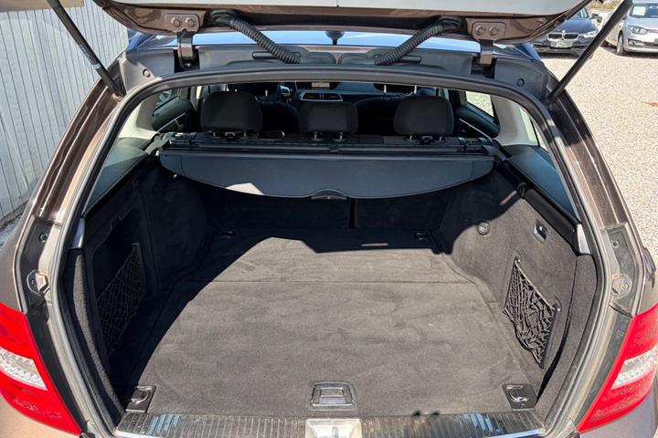 Brun Mercedes C180 fra 2014