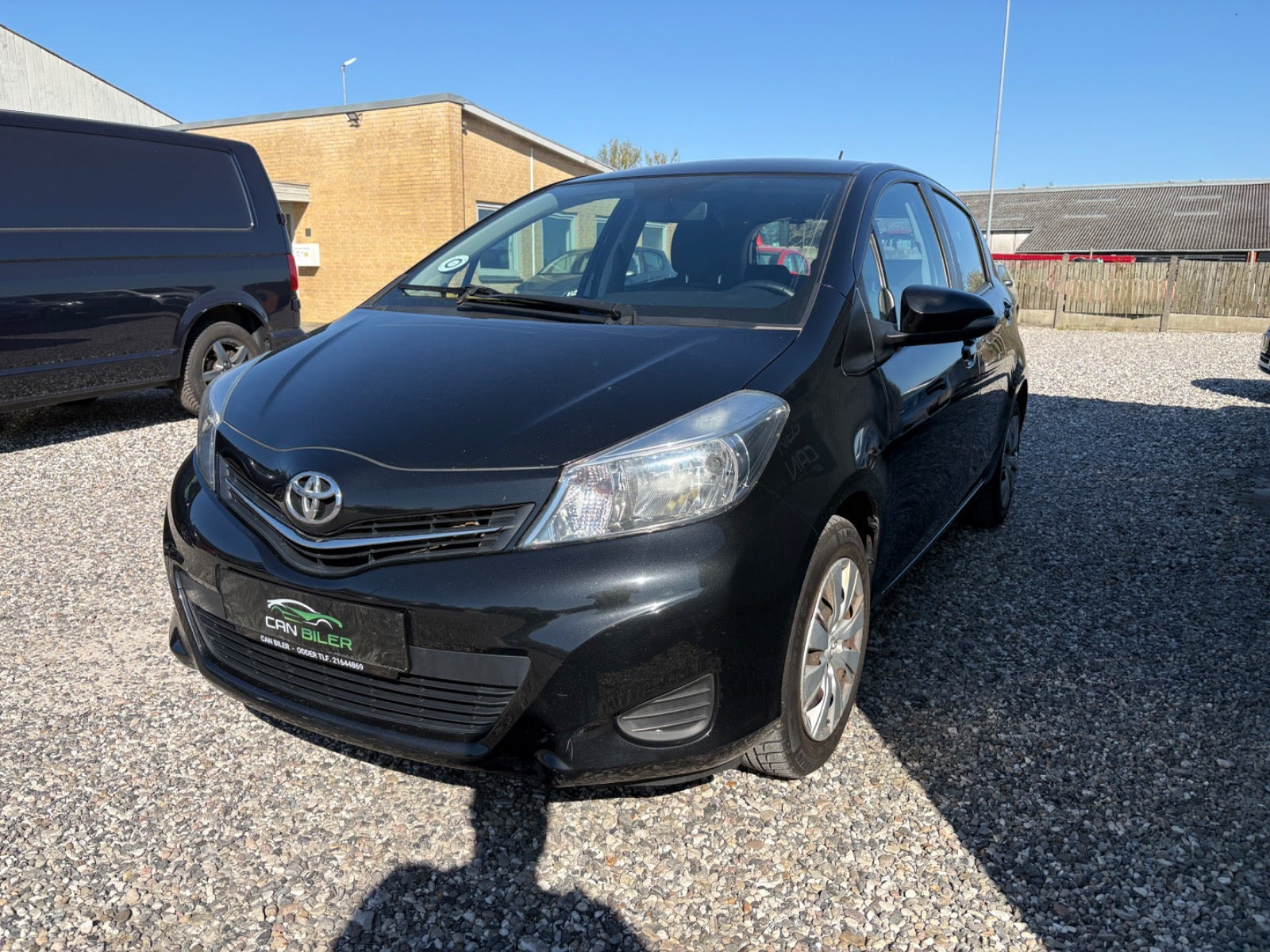 Sort Toyota Yaris fra 2011