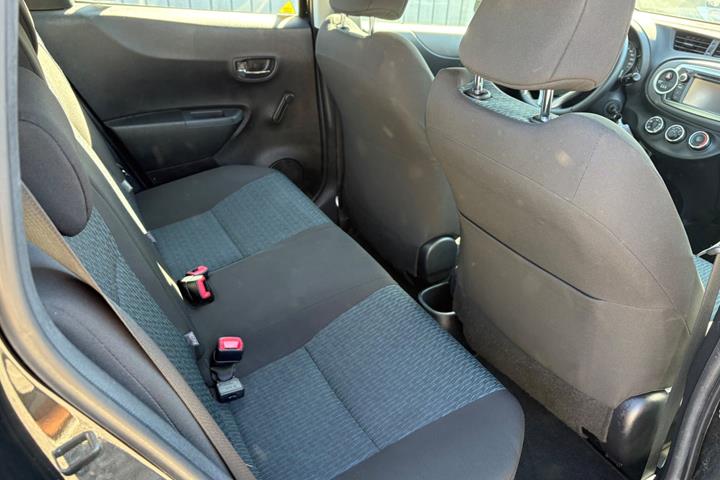 Sort Toyota Yaris fra 2011