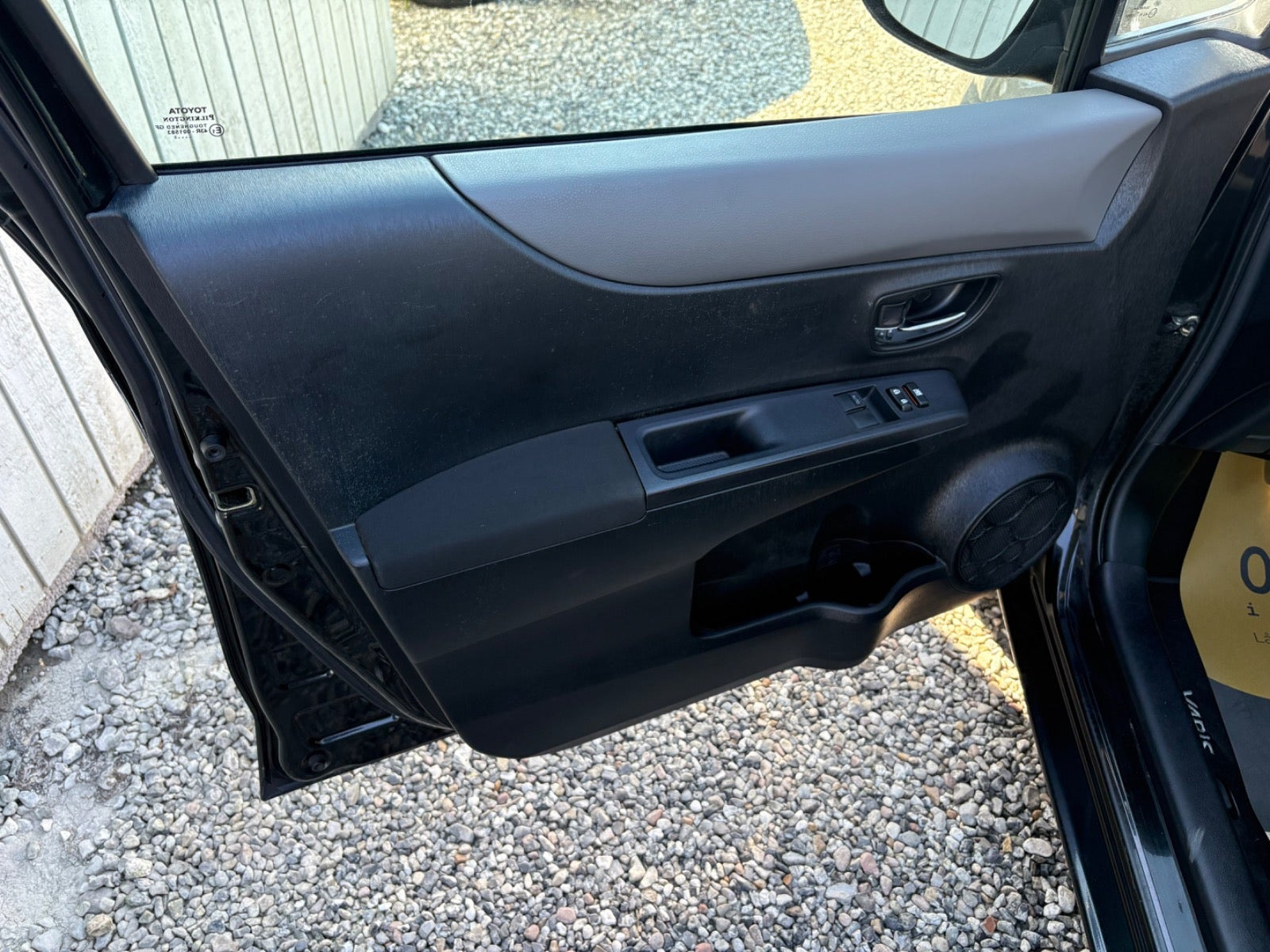 Sort Toyota Yaris fra 2011