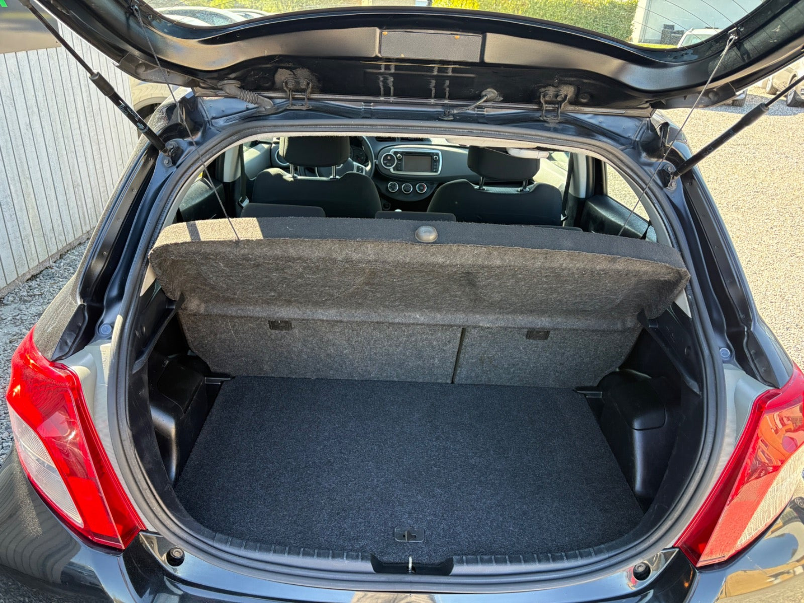 Sort Toyota Yaris fra 2011