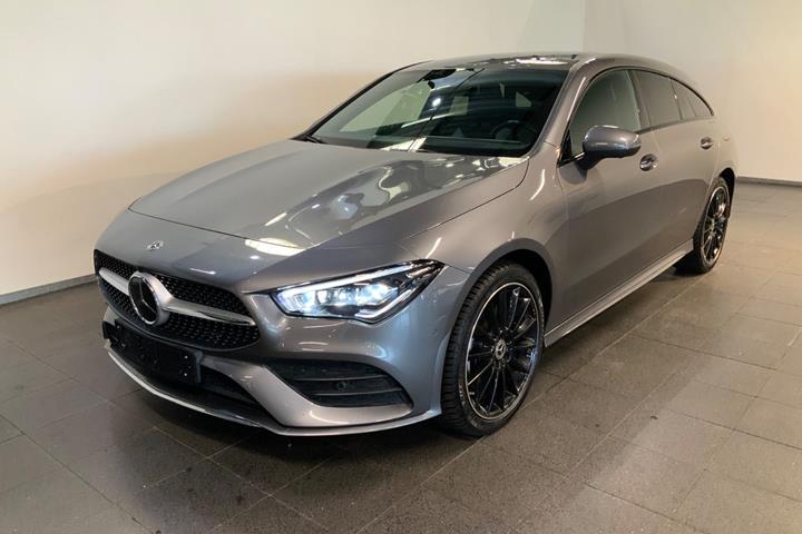 Grå Mercedes CLA250 e fra 2021 set udefra