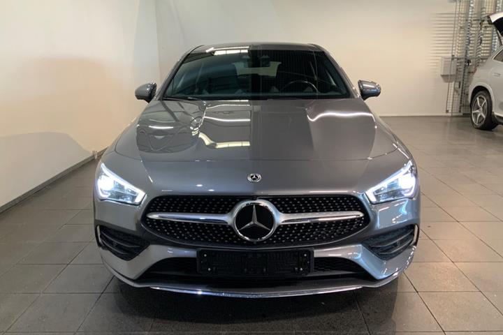 Grå Mercedes CLA250 e fra 2021