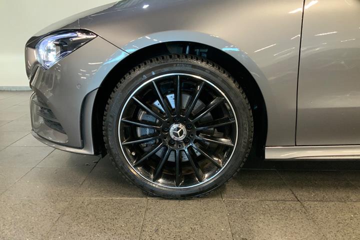 Grå Mercedes CLA250 e fra 2021