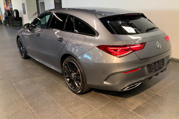 Grå Mercedes CLA250 e fra 2021