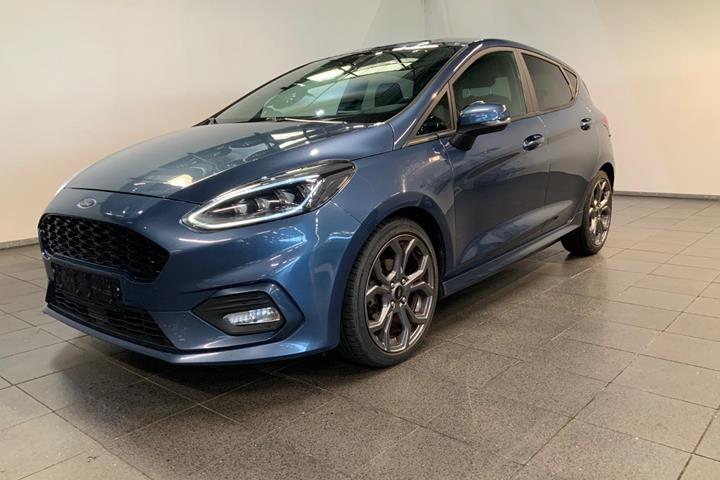 Blå Ford Fiesta fra 2021 set udefra
